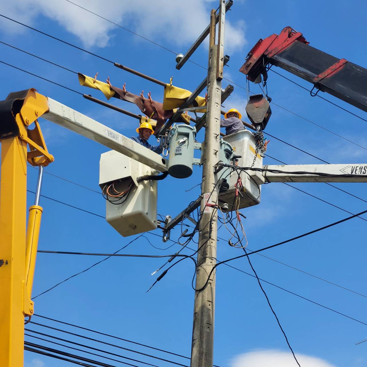114年度南投區處積極提升電網韌性進行變壓器更換作業。