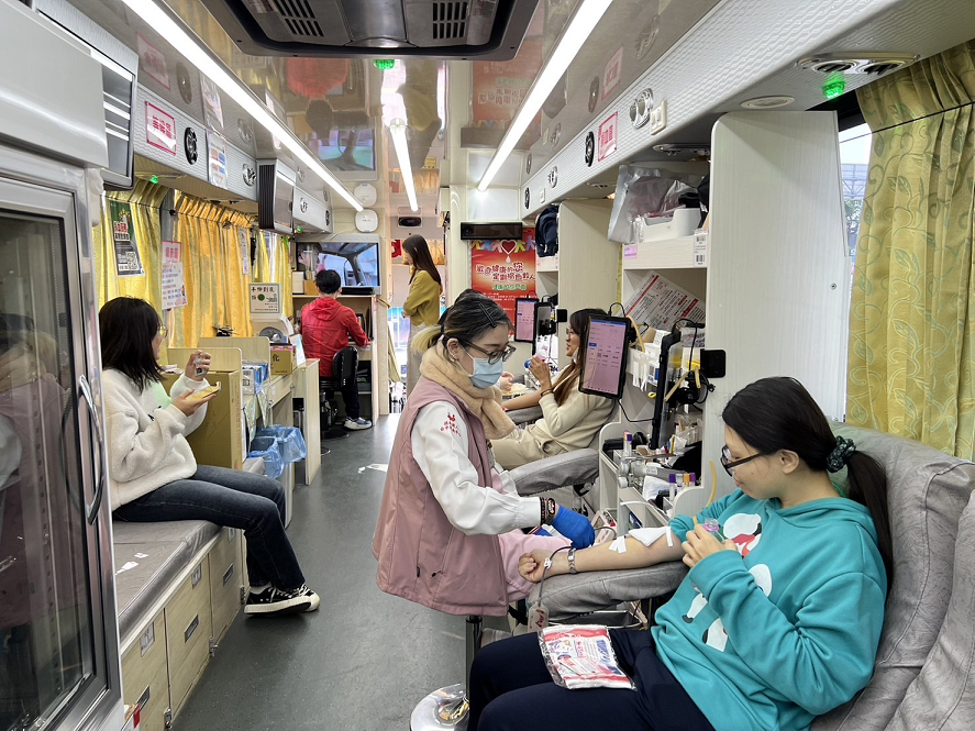 熱血上線、愛心不斷電！一袋血，一份希望，在這台行動捐血車裡，流動的不只是血液，更是你我對社會最真誠的付出。