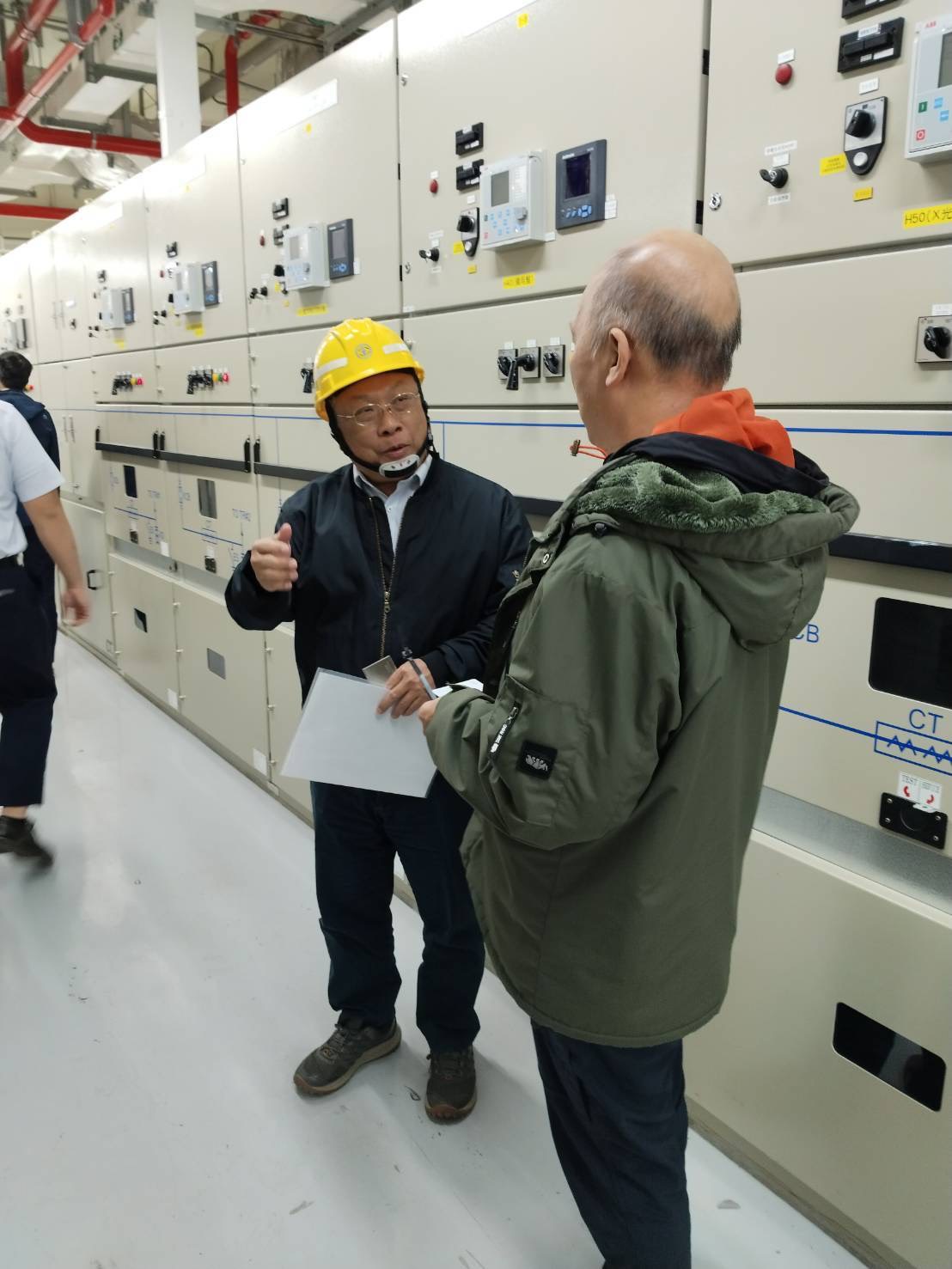 結合用戶機電人員及專業顧問公司，建立雙向夥伴關係，共同強化設備檢測工作。