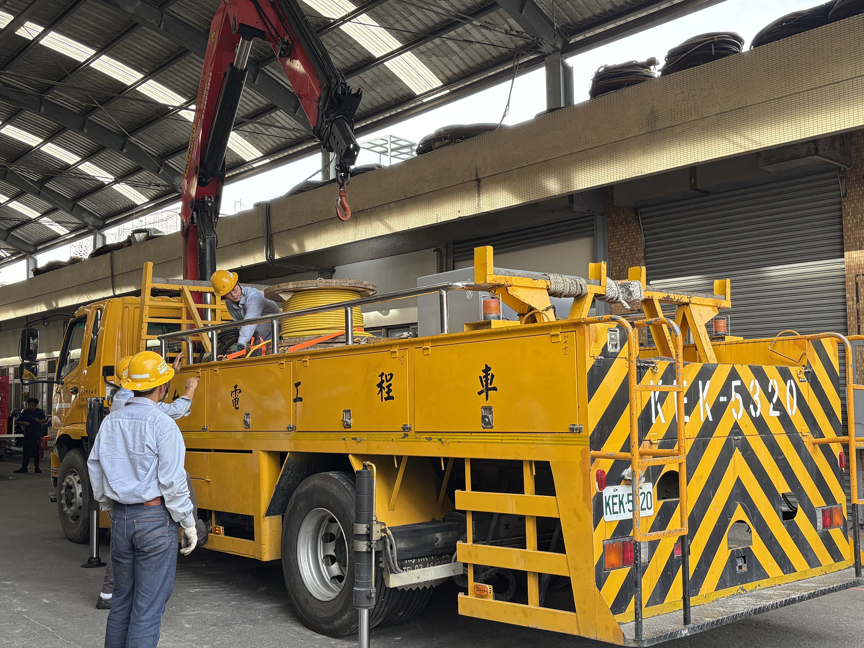 雷鳴驚蟄萬物動，台電南投區處啟動春季穩供總動員，投入 160 名精銳與 57 輛工程車，誓言守護南投電網韌性！