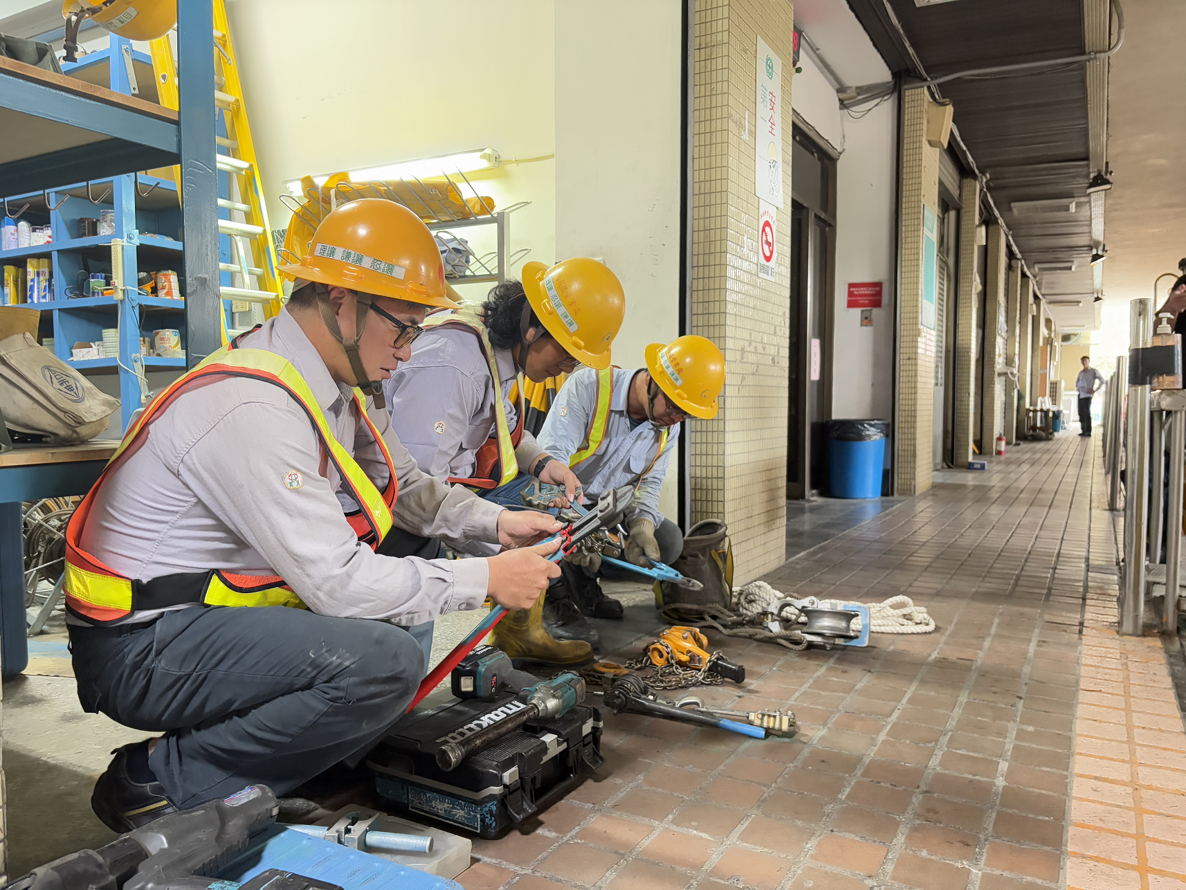 台電南投區處動員整備，全面盤點與檢整配電工具與設備，強化巡檢能量，全力守護電網穩定運轉。