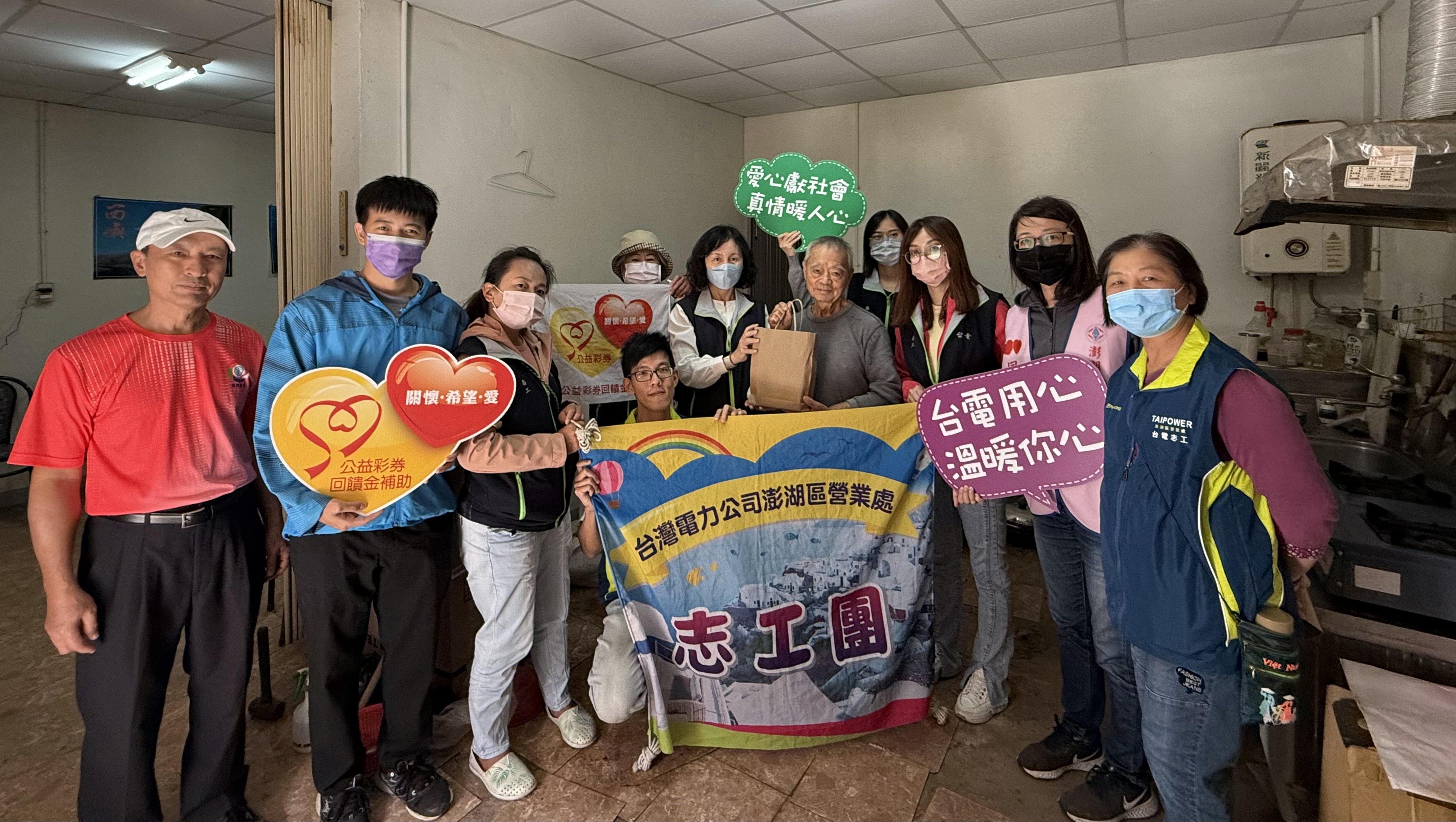 處長帶領志工團辦理擁老服務活動